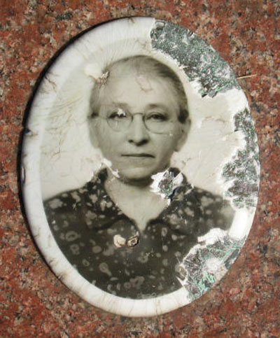Louise Samec