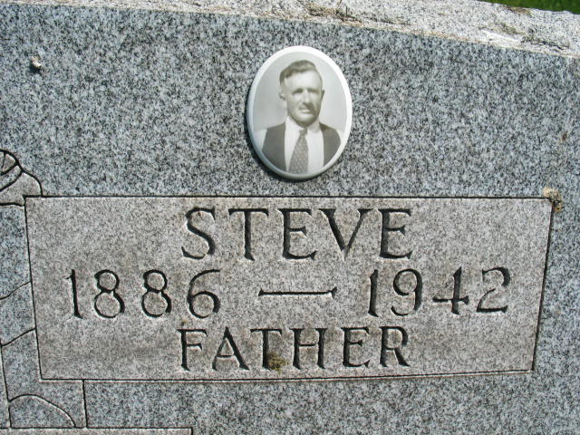 Steve Kuhar tombstone