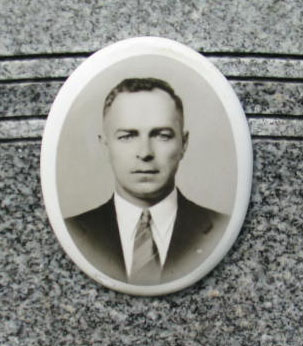 Nick Ignaci Locach tombstone